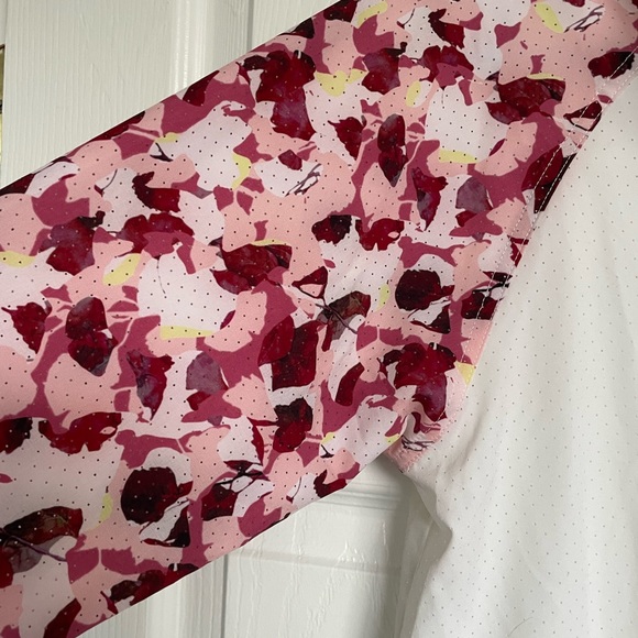 Lija weightless athletic jacket. Size medium. - Picture 4 of 6